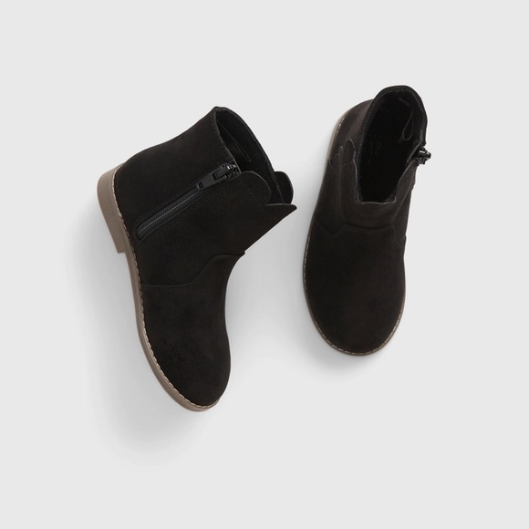 GAP Toddler Suede Ankle Boots size: 6 - Picture 2 of 2